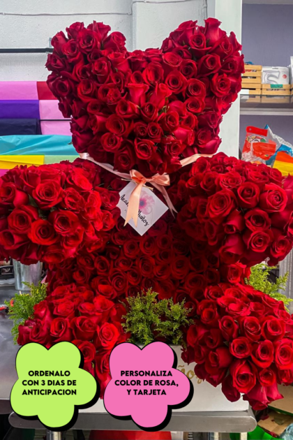 Escultura de oso 600 rosas